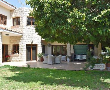 Charming  Home On A Generous Plot