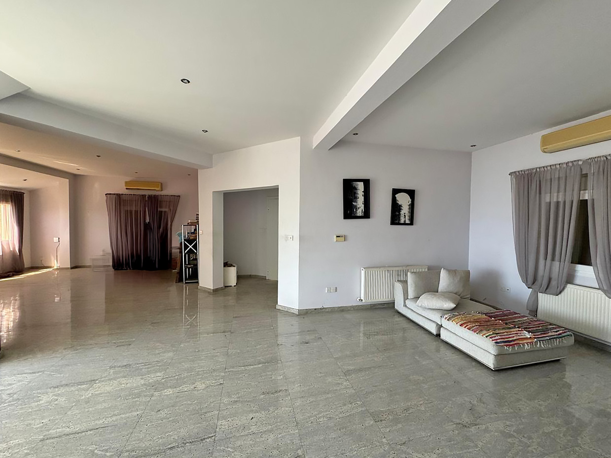 House in Saint Paraskevi - Image 2