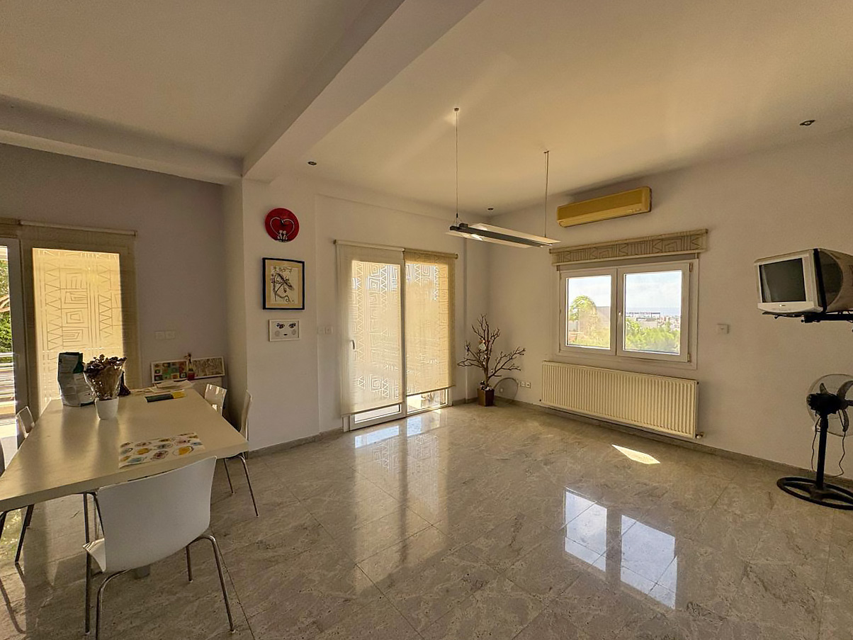 House in Saint Paraskevi - Image 4