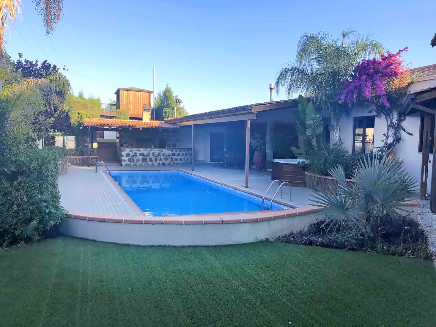 Lovely House with Pool