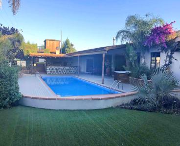 Lovely House with Pool