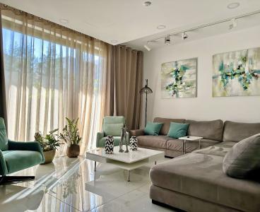 Prestigious Villa with Pool