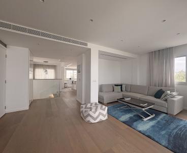 Stylish Duplex Steps from Acropolis Park