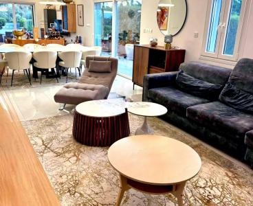 Private Designed Villa with Mountain Views