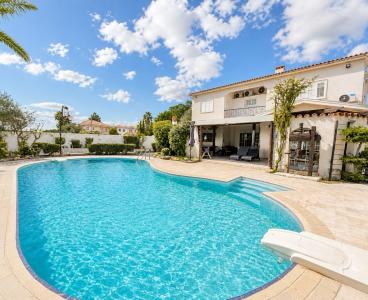 Graceful Family Residence|Beautiful Outdoor Living