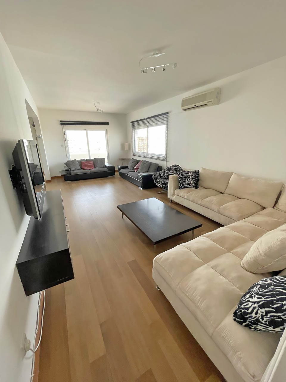Penthouse in Ayioi Omoloyites - view 1