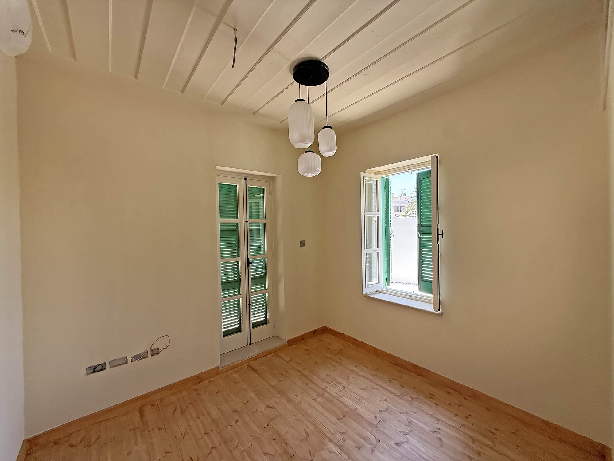 Здание 400 м² на продажу в Larnaka - Sotiros, Larnaca