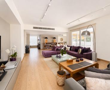 Whole Floor Penthouse in a Prestigious Street