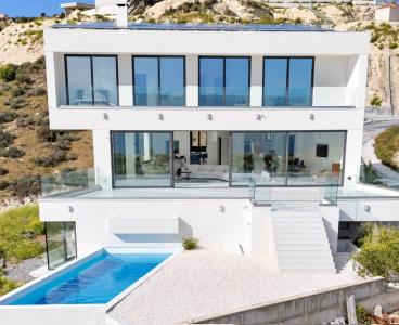 Breathtakingly Beautiful Villa in Ayios Tychonas, Limassol