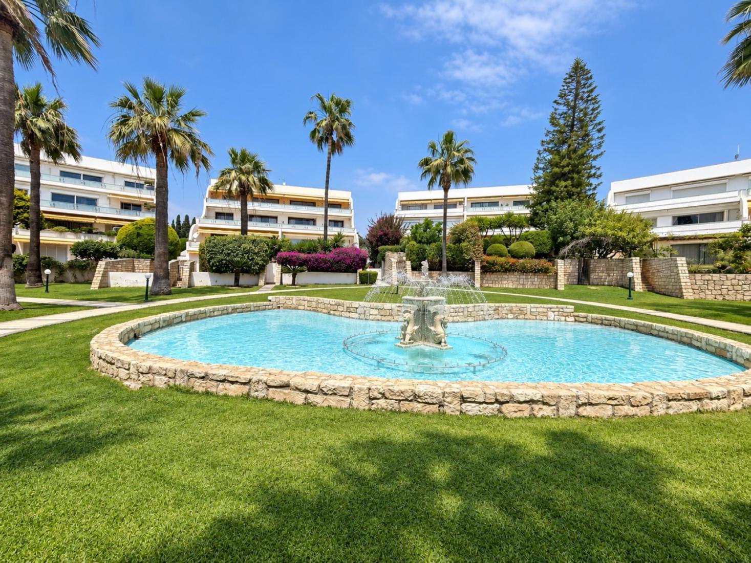 Prestigious Beachfront Apartment