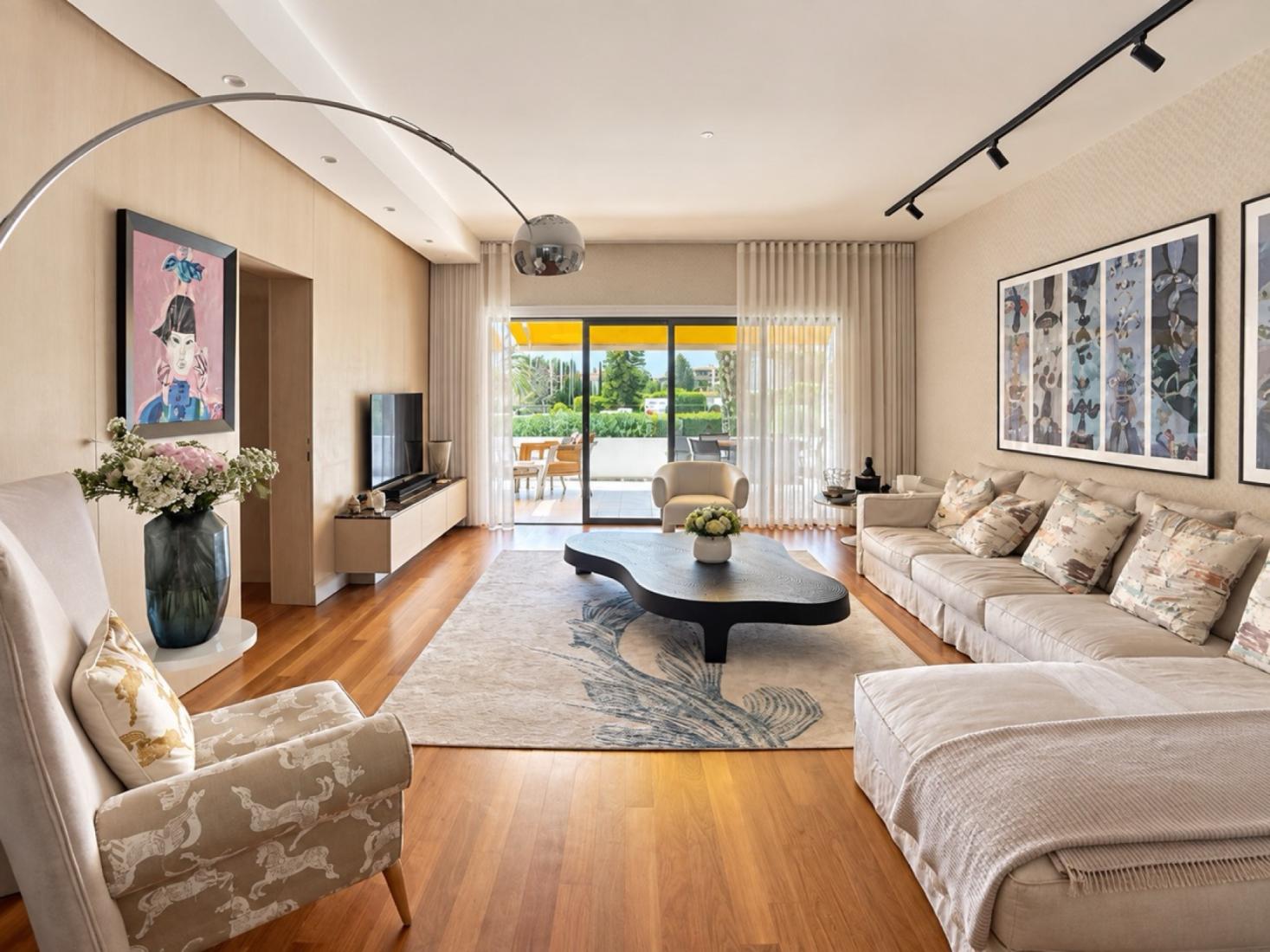 Prestigious Beachfront Apartment